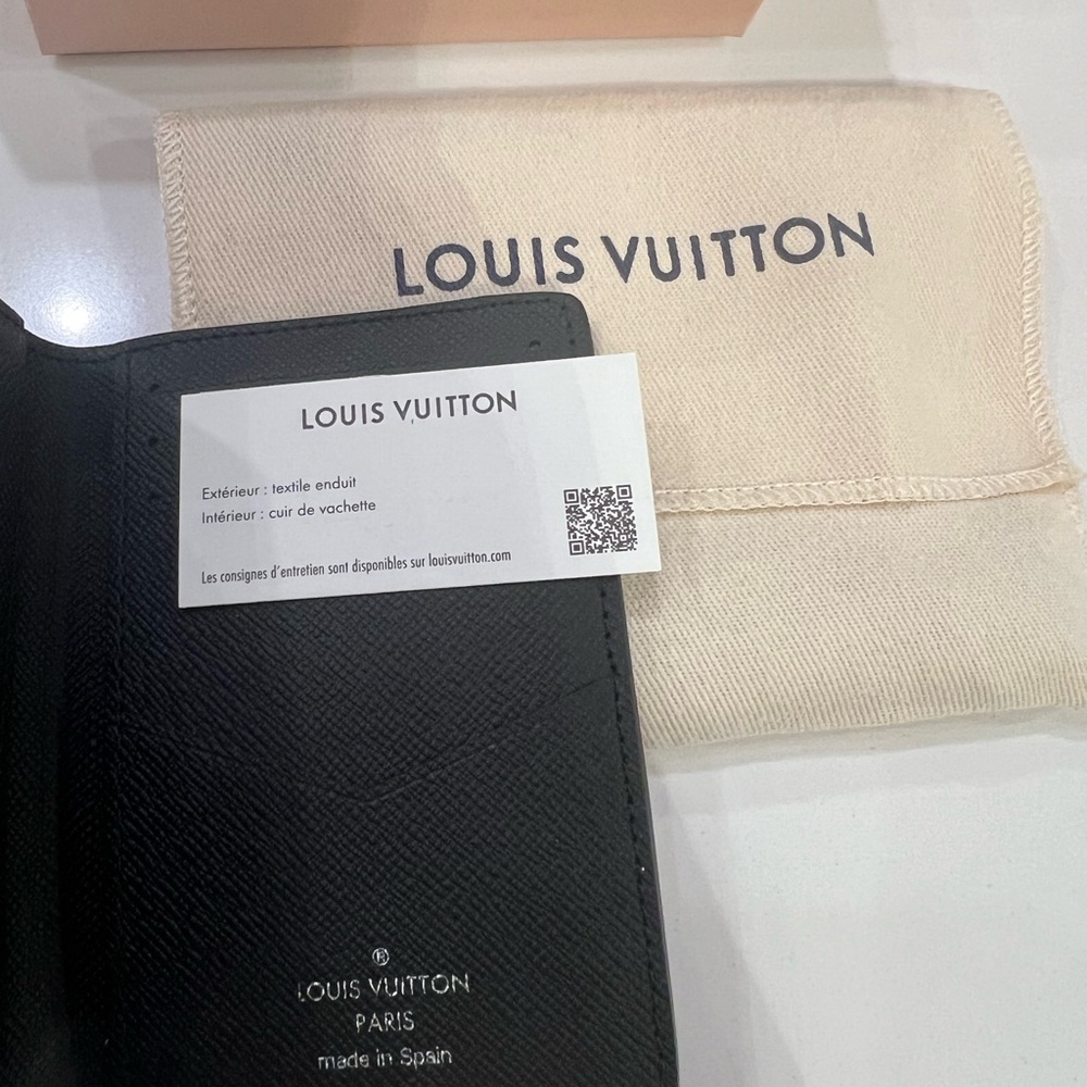 Louis Vuitton Black Textured Wallet - Picture 3 of 7